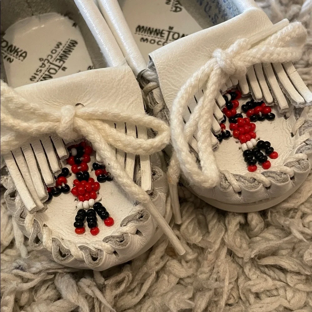 Minnetonka Thunderbird White Leather Moccasin, Size 2, Made in U.S.A.